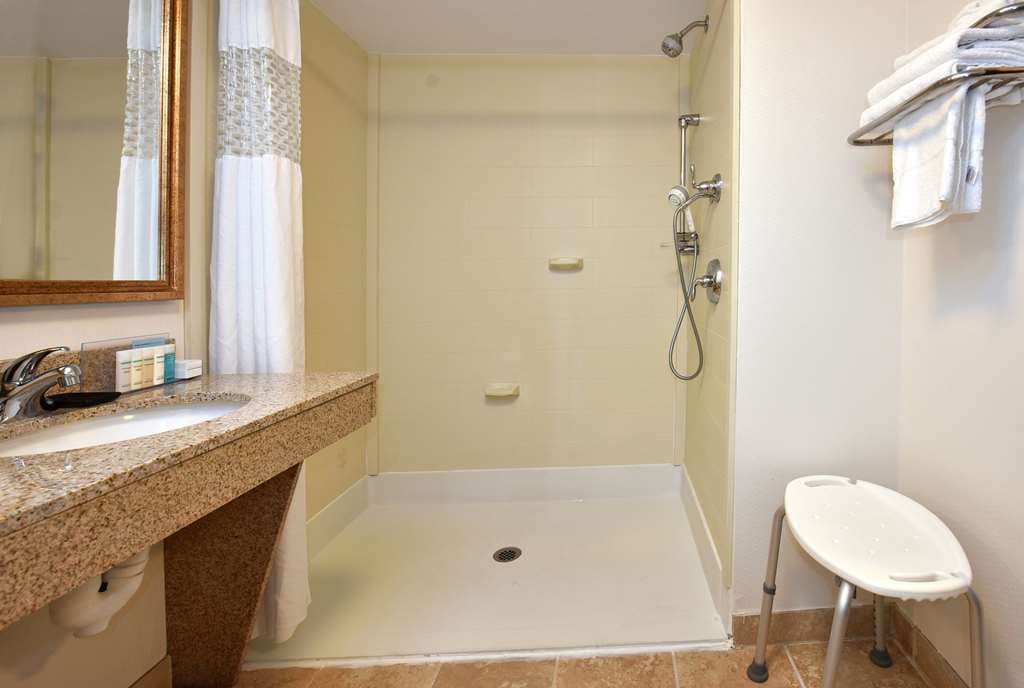 Hampton Inn thumbnail 4