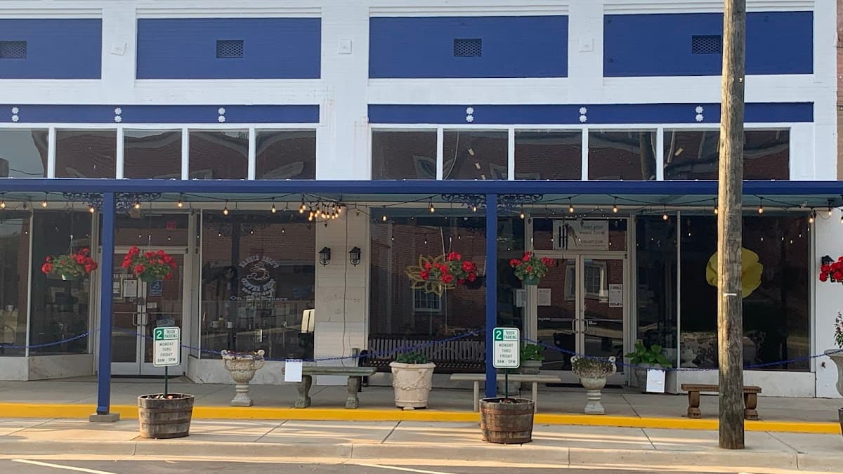 Zazus Verandah thumbnail 2